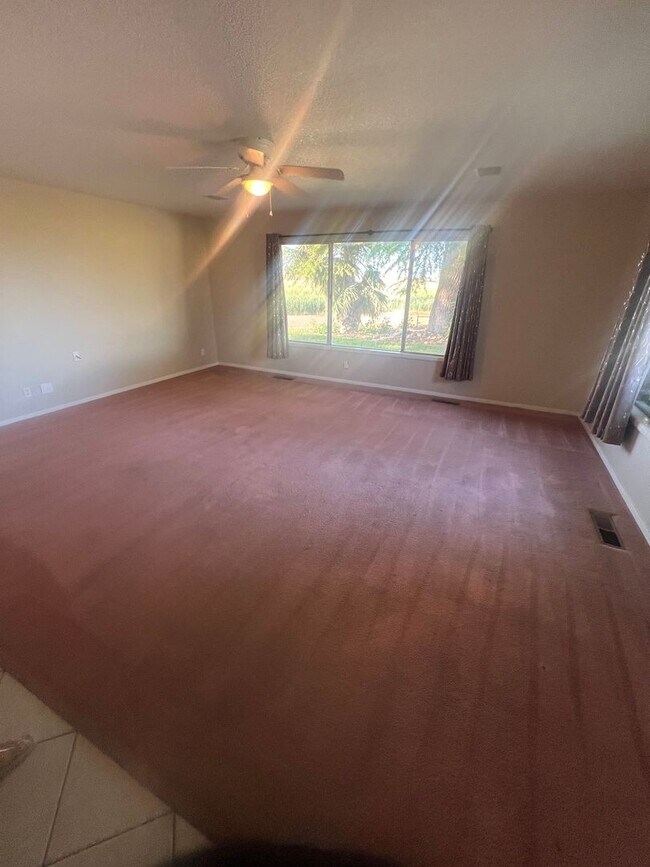 Building Photo - Nothing but short of Amazing - 3 Bedroom home!