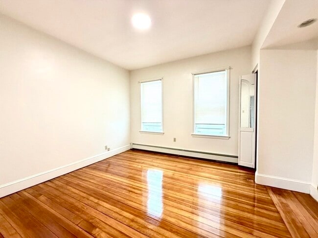 Building Photo - 1129 Saratoga St