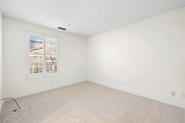 Building Photo - 19 Vinca Ct