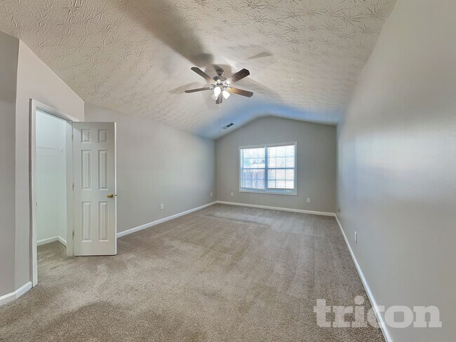 Building Photo - 613 Shadow Lake Dr