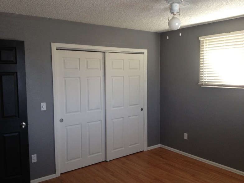 Building Photo - 2241 W Hillside Ave