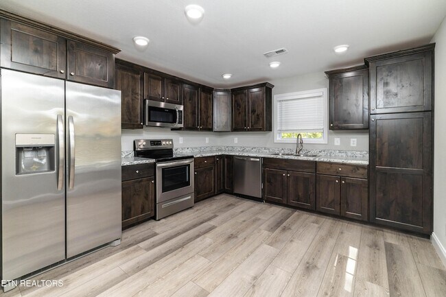 Building Photo - 159 Wade Ln