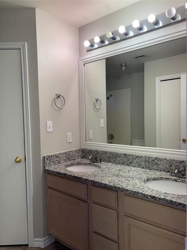 Building Photo - 2405 Wisteria Way