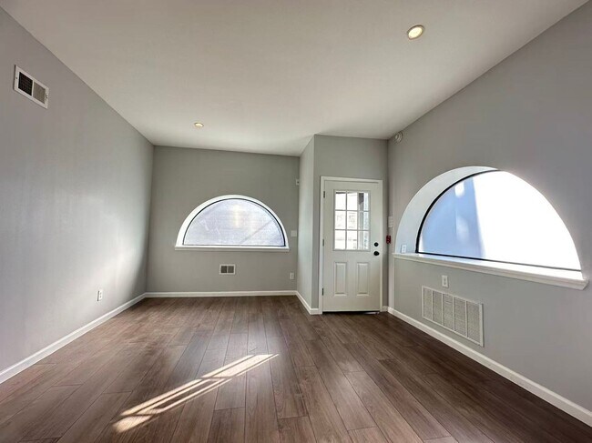 Building Photo - 1650 S Camac St