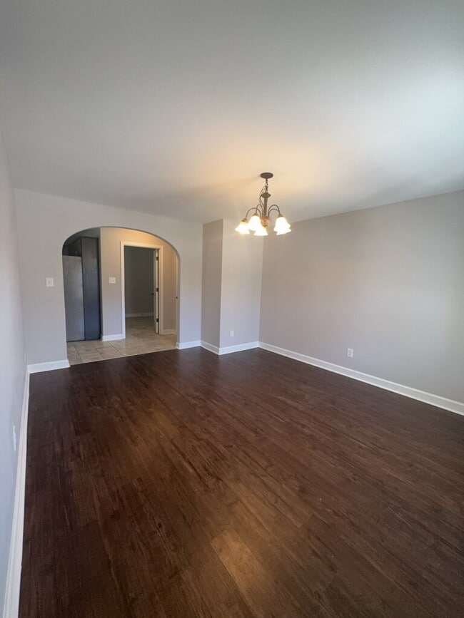 Building Photo - 1115 Westmoreland Dr