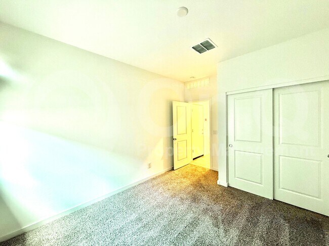 Building Photo - 9009 W Agora Ln