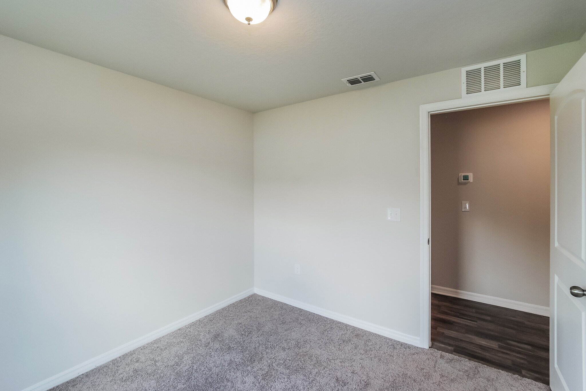 Building Photo - 139 River Hl Dr