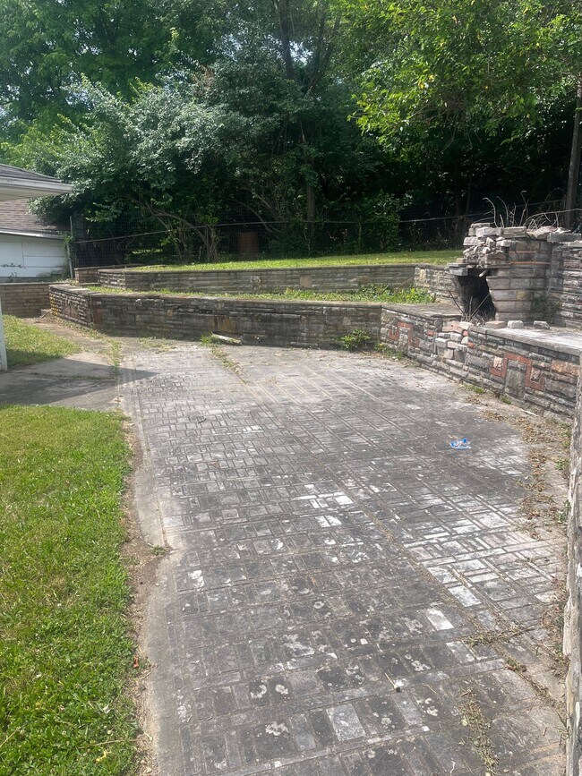 Building Photo - 4217 Old Riverside Dr