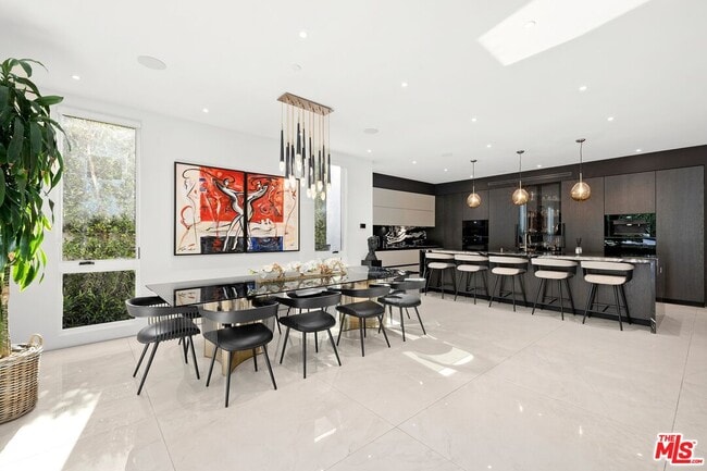 Building Photo - 1940 Kelton Ave