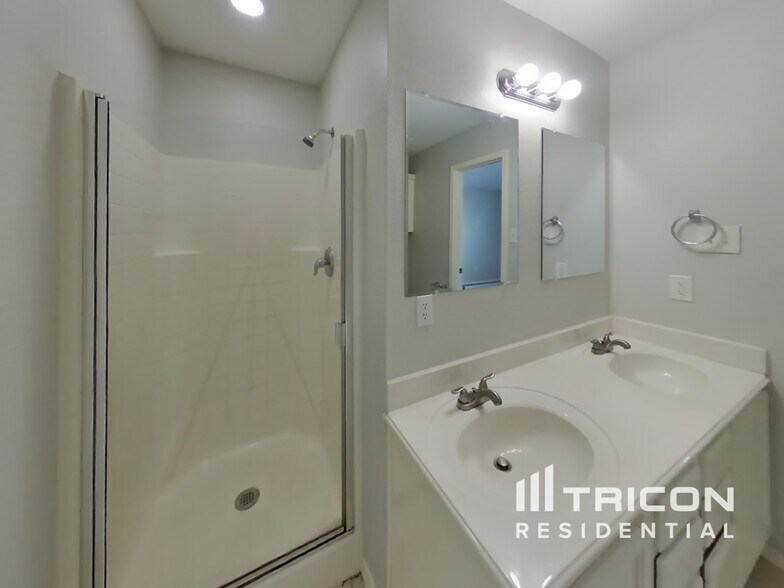 Building Photo - 102 Drycreek Dr