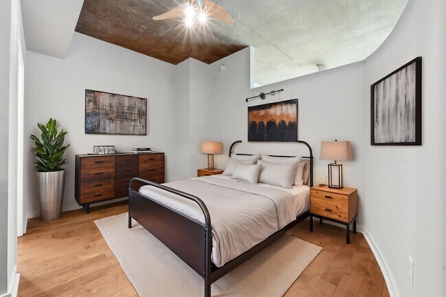 Building Photo - One bedroom condo located in heart of Buckhead!