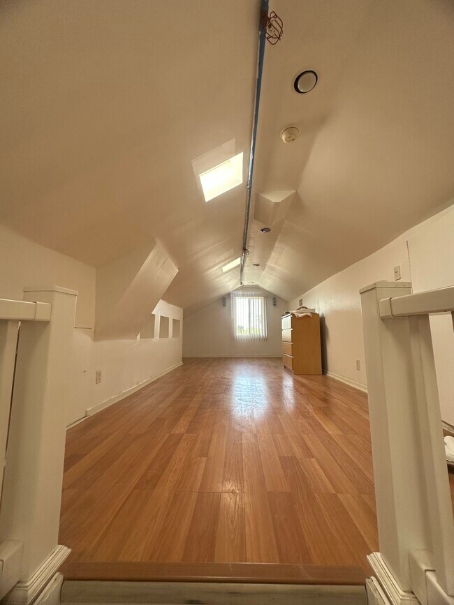 Building Photo - 10861 Nettleton St