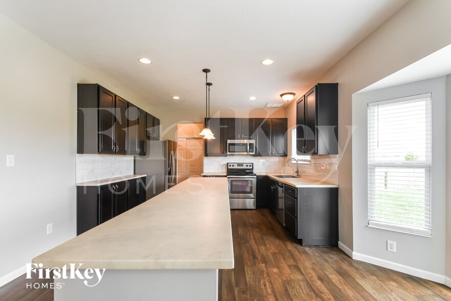 Building Photo - 5593 W Woodhaven Dr