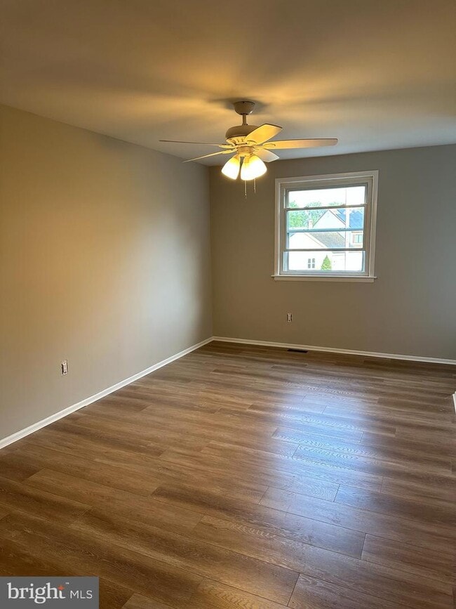 Building Photo - 18 Madison St