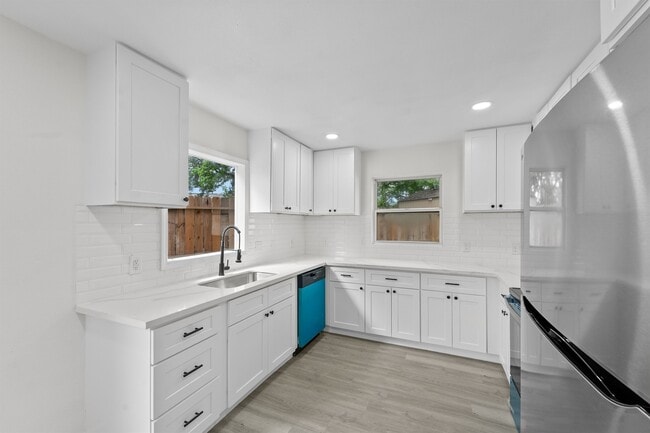 Building Photo - 1615 Hiller St