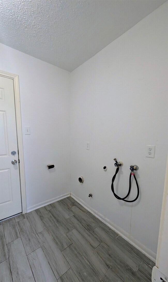 Building Photo - 10523 Huff Dr