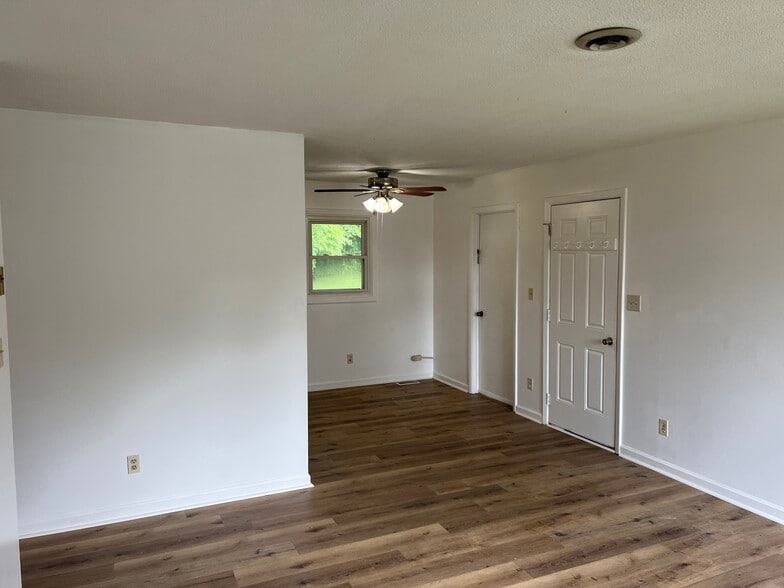Building Photo - 112 Evergreen Rd