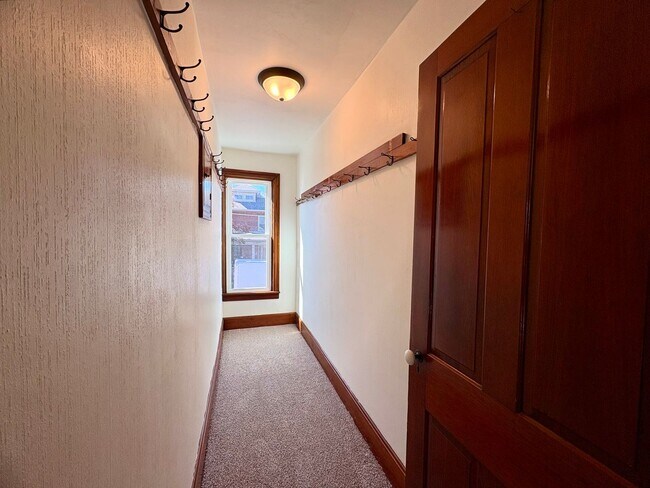 Building Photo - 133-135 E Park St