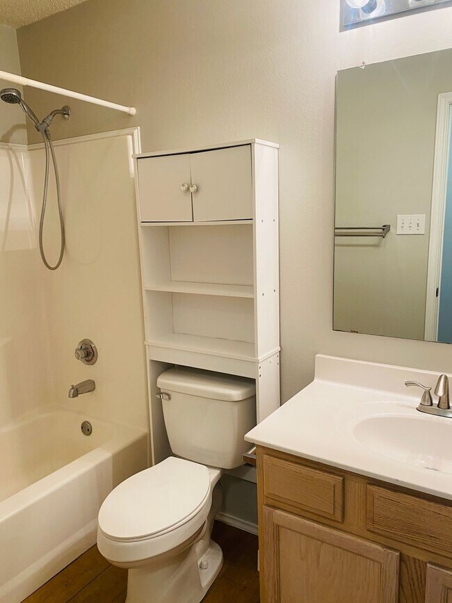 Building Photo - 3 bed 2 bath Frenship ISD