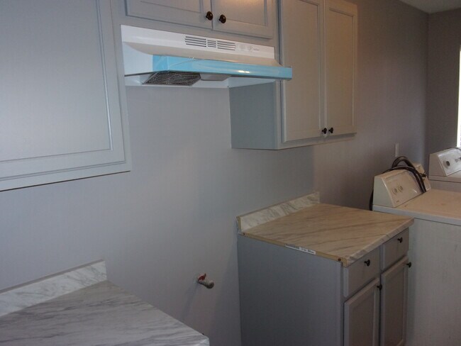 Building Photo - 2957 Phyllis Ln