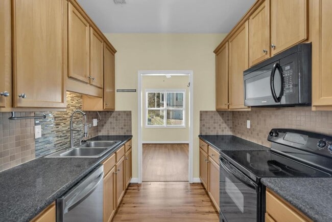 Building Photo - 69 Thornbury Dr