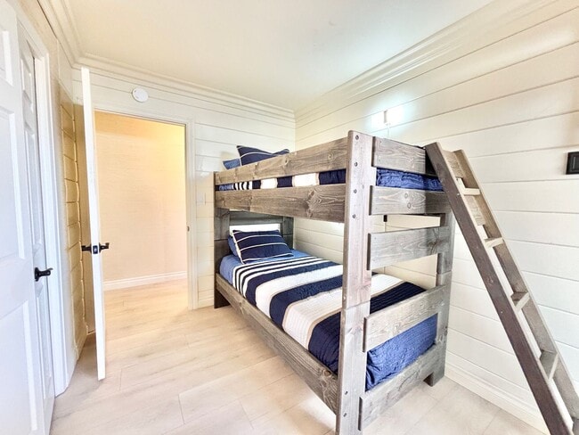 Building Photo - 2524O- Amazing Waterfront | FURNISHED