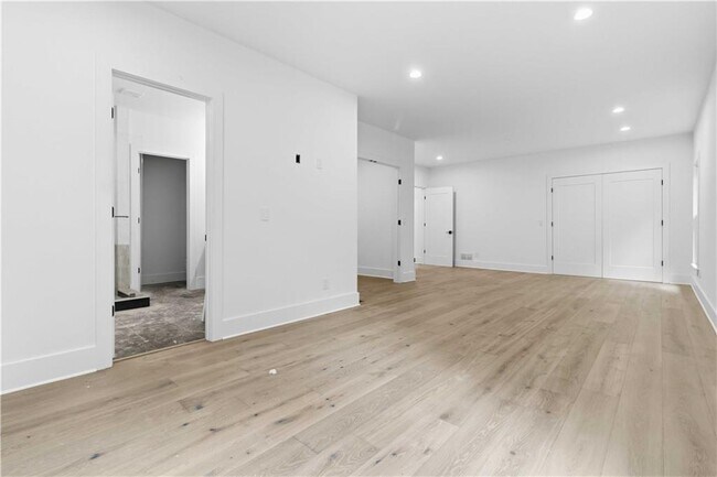 Building Photo - 3196 Towerview Dr NE