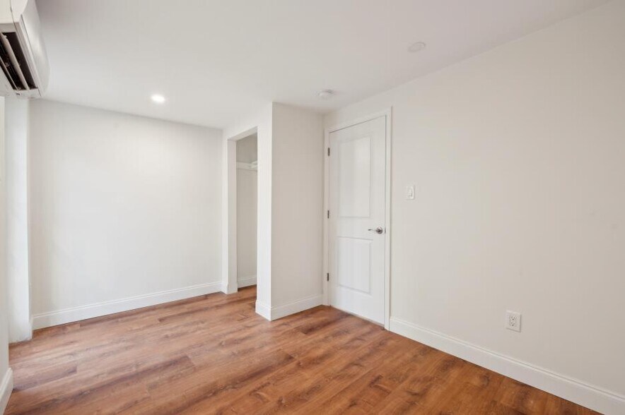 2nd floor - 344 N Sloan St