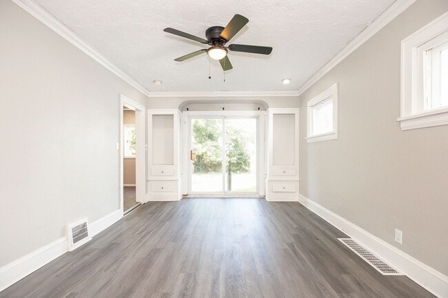 Building Photo - 3 BED 1 BATH BEAUTIFUL SINGLE HOME!