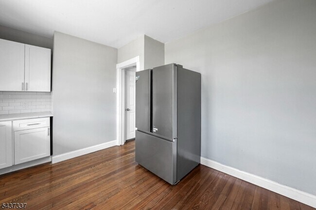 Building Photo - 86 Curie Ave