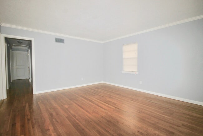 Building Photo - AWESOME HOME WITH LOTS OF UPDATES