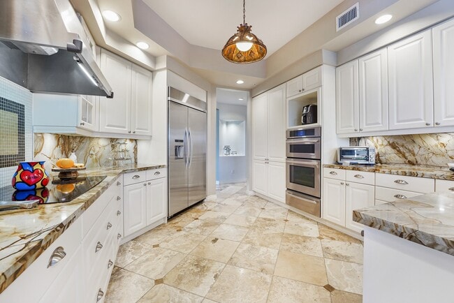 Building Photo - 13611 Deering Bay Dr