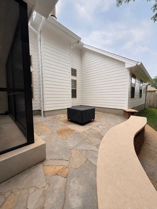 Building Photo - 705 Evanwood Dr