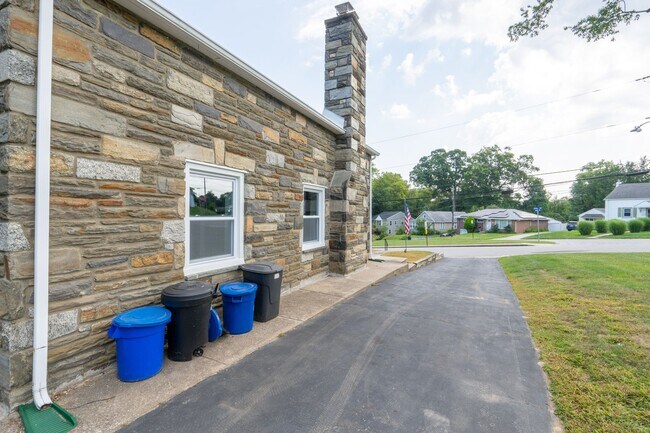 Building Photo - Rare 4 bed Gem in Marple Newtown