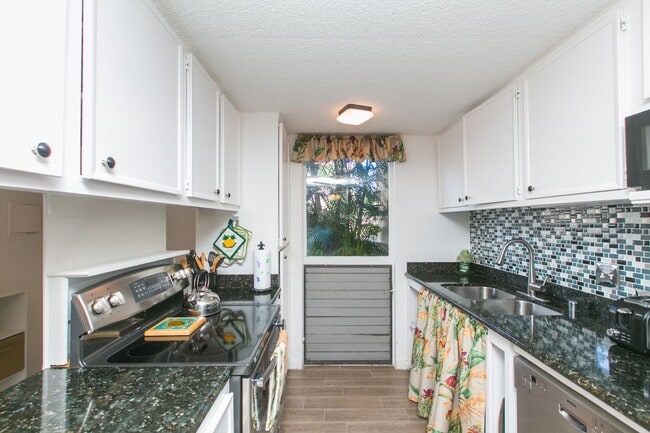 Building Photo - ONO Vista - Furnished / Eastside 1/1/1 pkg w/ courtyard