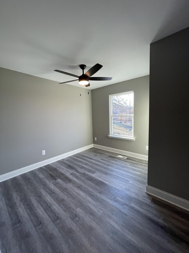 Building Photo - 2425 13th Ave