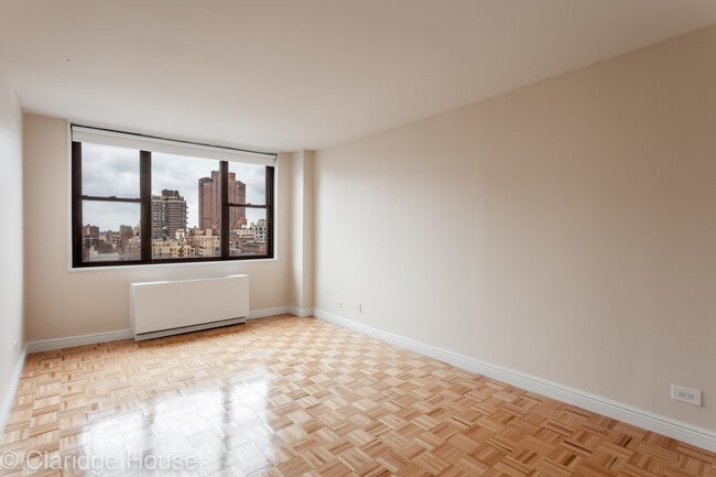 Interior Photo - Claridge House
