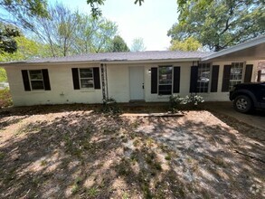 Building Photo - Renovated 5 Bedroom 2 Bath Home for Rent!