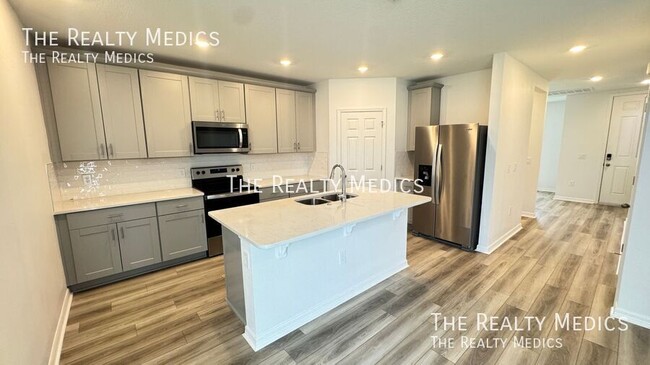 Building Photo - 2401 White Tail St