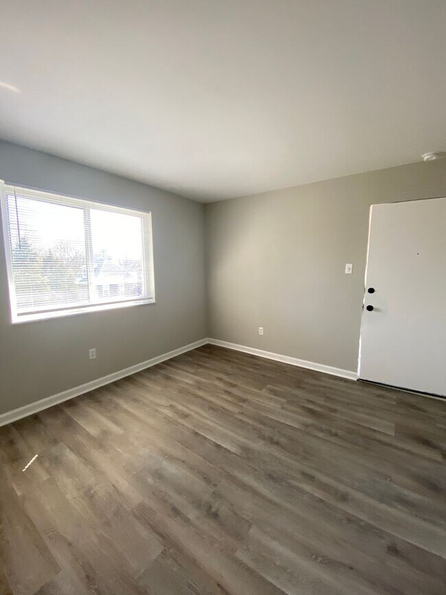 Building Photo - Spring Sale! Newly Renovated All Electric ...