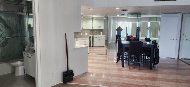 Building Photo - 3700 Galt Ocean Dr