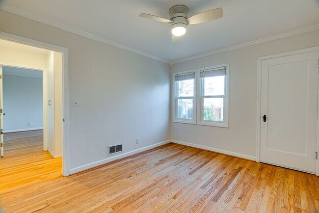 Building Photo - 1937 NE Dekum St