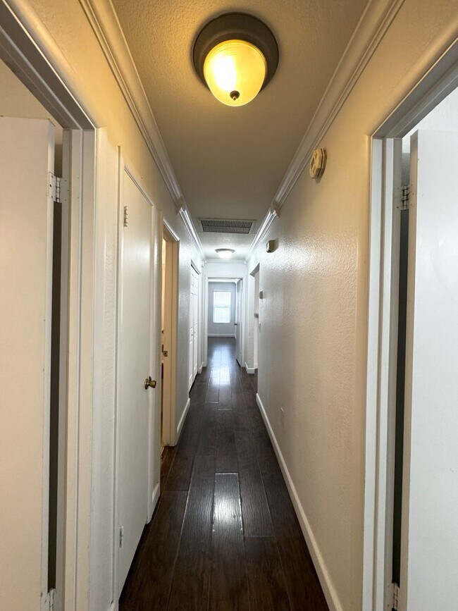 Building Photo - Stylishly Updated 3-Bedroom Home in Prime ...