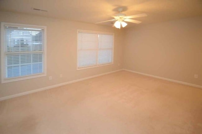 Building Photo - 226 Duncraig Dr