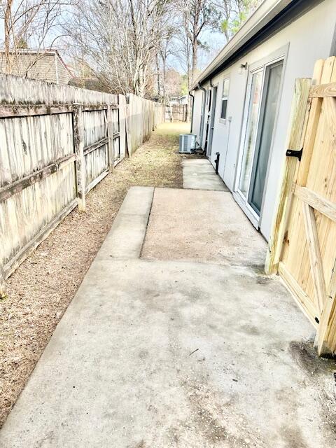 Building Photo - 611 Carnathan Ct