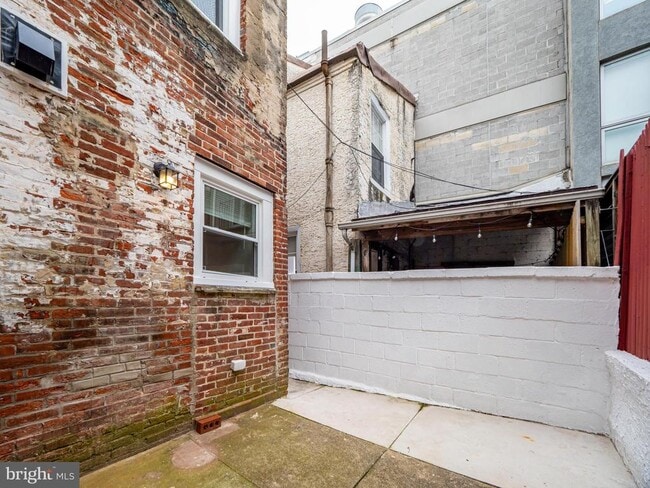 Building Photo - 161 Brown St