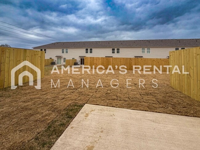 Building Photo - Escape to Lakeside Living in Lincoln! Available to View Now!