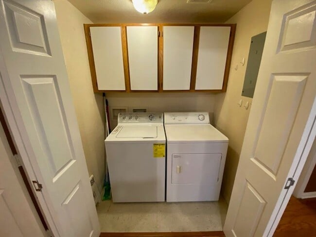 Building Photo - 3327 Erva St