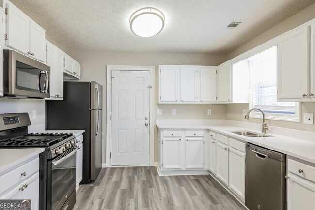 Building Photo - 2600 Trotters Walk Trail