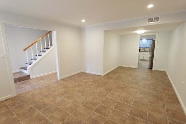 Building Photo - 6511 Kenyon Ln